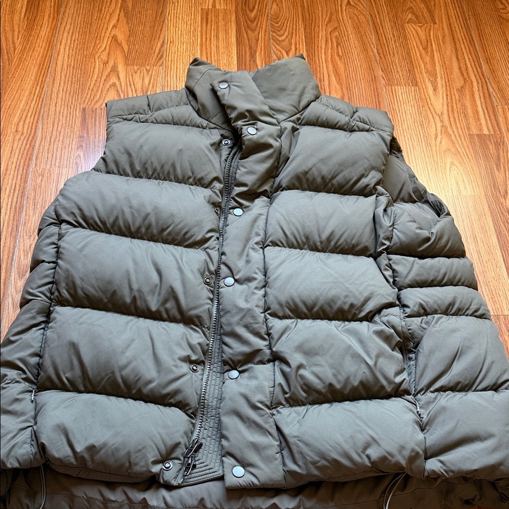 Lululemon Puffer Vest(99% new)